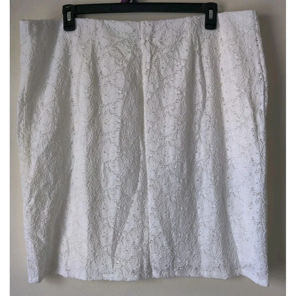 Alfani Women's Plus Size White Lace Pull-on Straight Mini Skirt Lined Size 20W‎